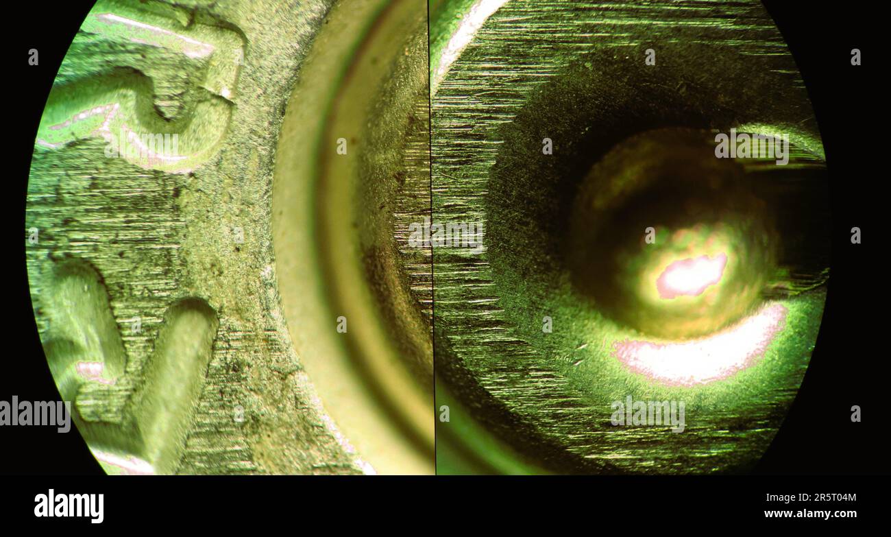 Comparaison microscopique du boîtier de la cartouche Banque D'Images