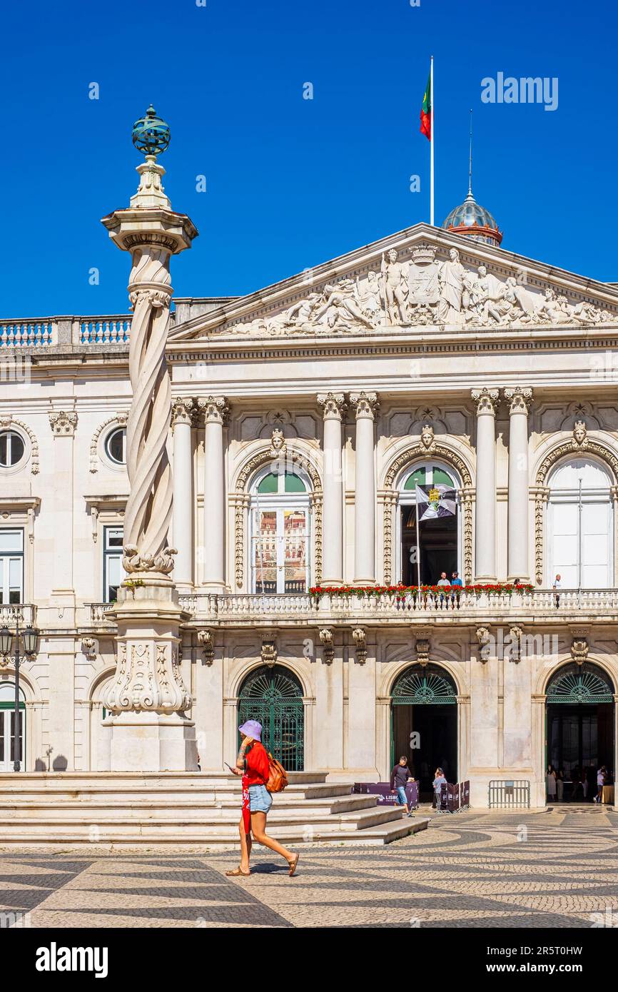 Portugal, Lisbonne, Praça do município, Hôtel de ville de Lisbonne, bâtiment néoclassique et le Pelourinho de Lisboa (Pilori de Lisbonne) Banque D'Images