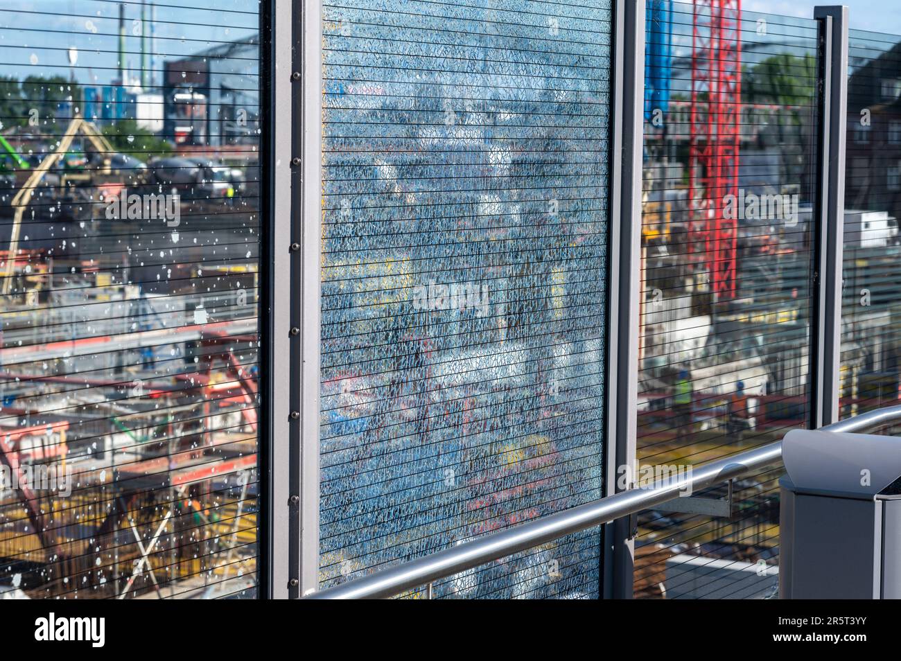 Verre à volets à une gare . Banque D'Images