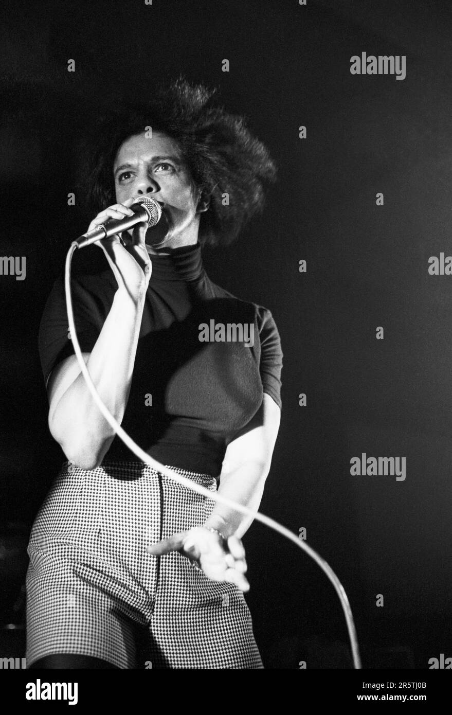 Pauline Black du Selecter jouant en direct à l'Université de Cardiff le 1 mars 1992. Photo: Rob Watkins Banque D'Images