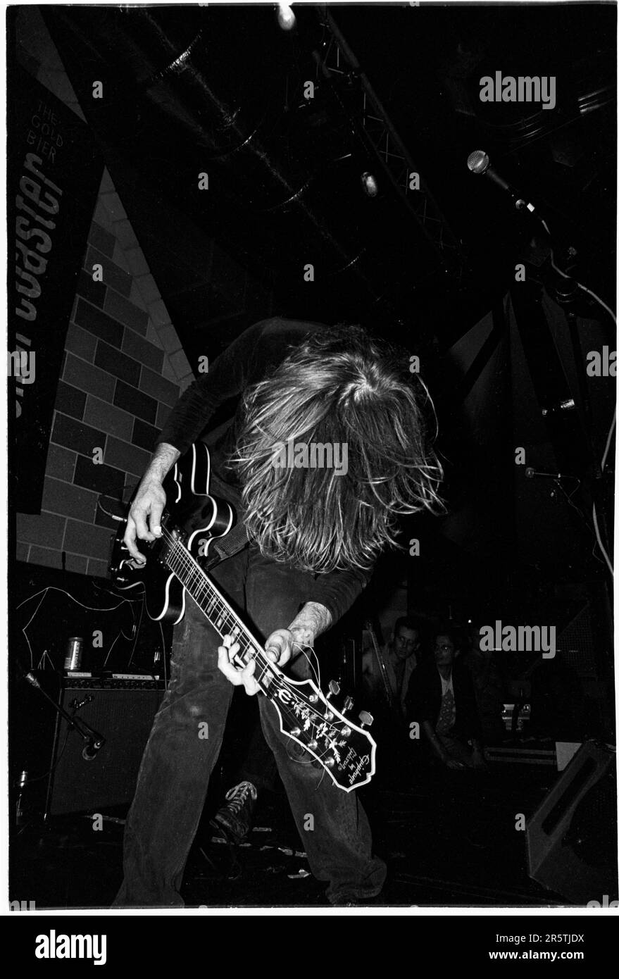 Le groupe Hinnies joue en direct à l'Université de Cardiff le 10 octobre 1992. Photo: Rob Watkins Banque D'Images