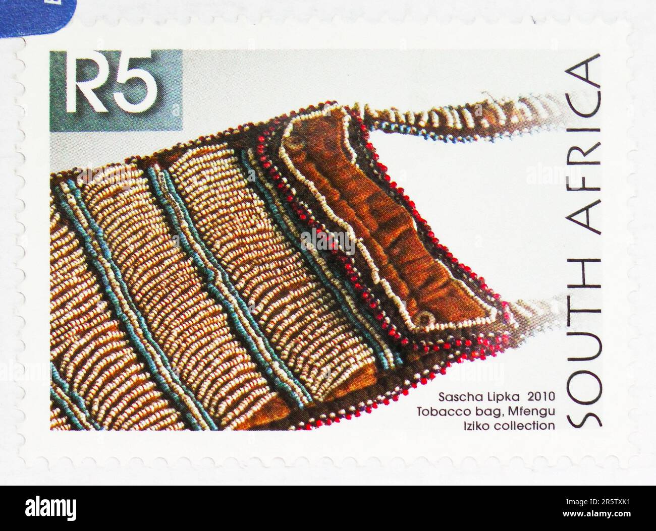 MOSCOU, RUSSIE - 17 MAI 2023 : timbre-poste imprimé en Afrique du Sud montre sac de tabac, série d'œuvres d'art à perles, vers 2010 Banque D'Images