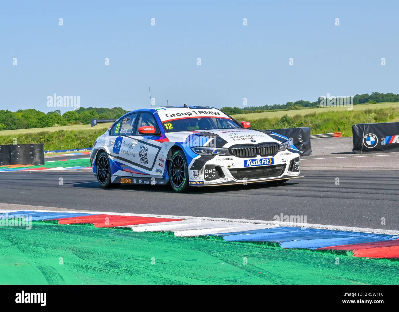 Andover, Royaume-Uni. 04th juin 2023. Thruxton circuit, Andover, Hampshire, Royaume-Uni sur 04 juin 2023. Stephen Jelley, Team BMW, BMW 330E M Sport au cours de la ronde 12 des championnats de voitures de tourisme britanniques (BTCC) Kwik Fit au circuit de Thruxton, Andover, Hampshire, Royaume-Uni sur 04 juin 2023. Credit: Francis Knight/Alay Live News Banque D'Images