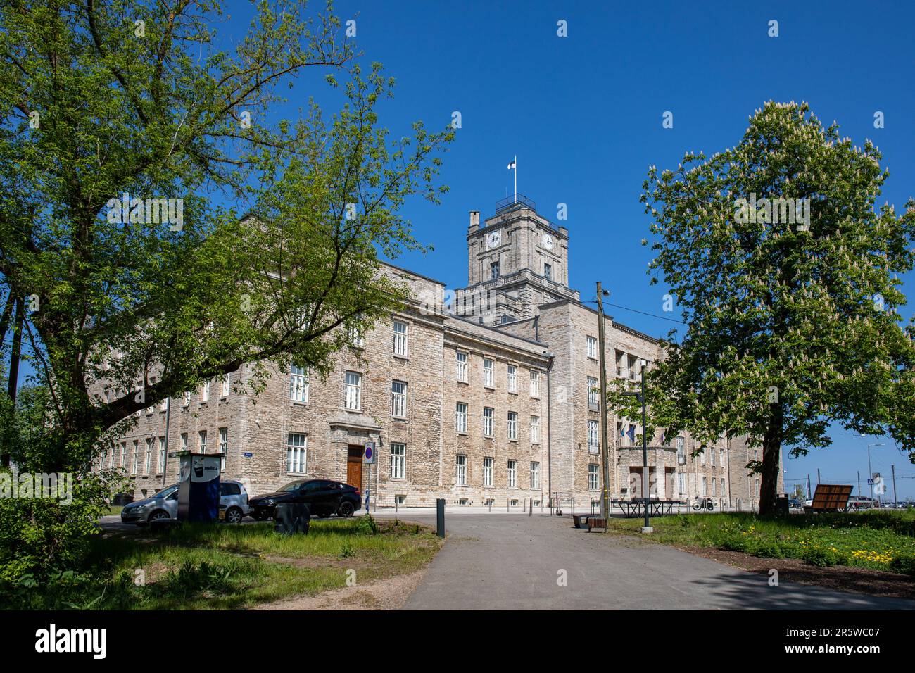 Académie maritime estonienne, ancienne usine de construction navale russe-Baltique, contre le ciel bleu clair à Kopli 101 dans le district de Kopli à Tallinn, Estonie Banque D'Images
