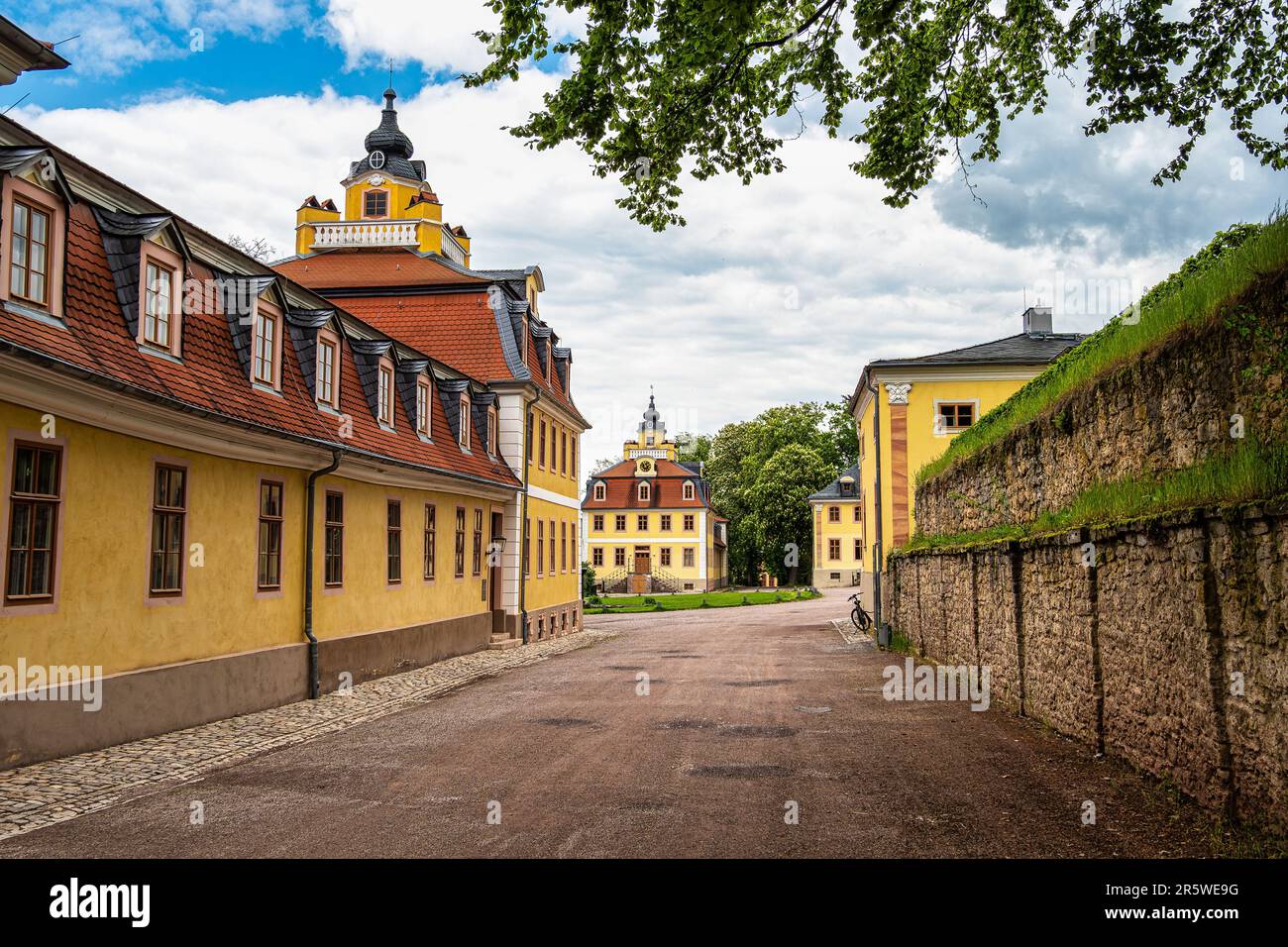 Le château du Belvédère près de Weimar la Thuringe Allemagne est une élégante résidence d'été datant du 18th siècle. Vue depuis le parc du château. Banque D'Images