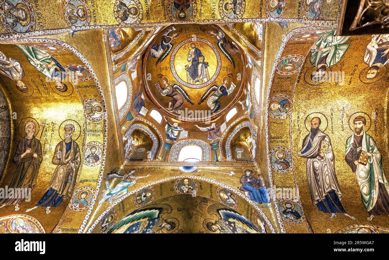 Les mosaïques d'or dans la chapelle palatine Palerme Sicile Italie Banque D'Images