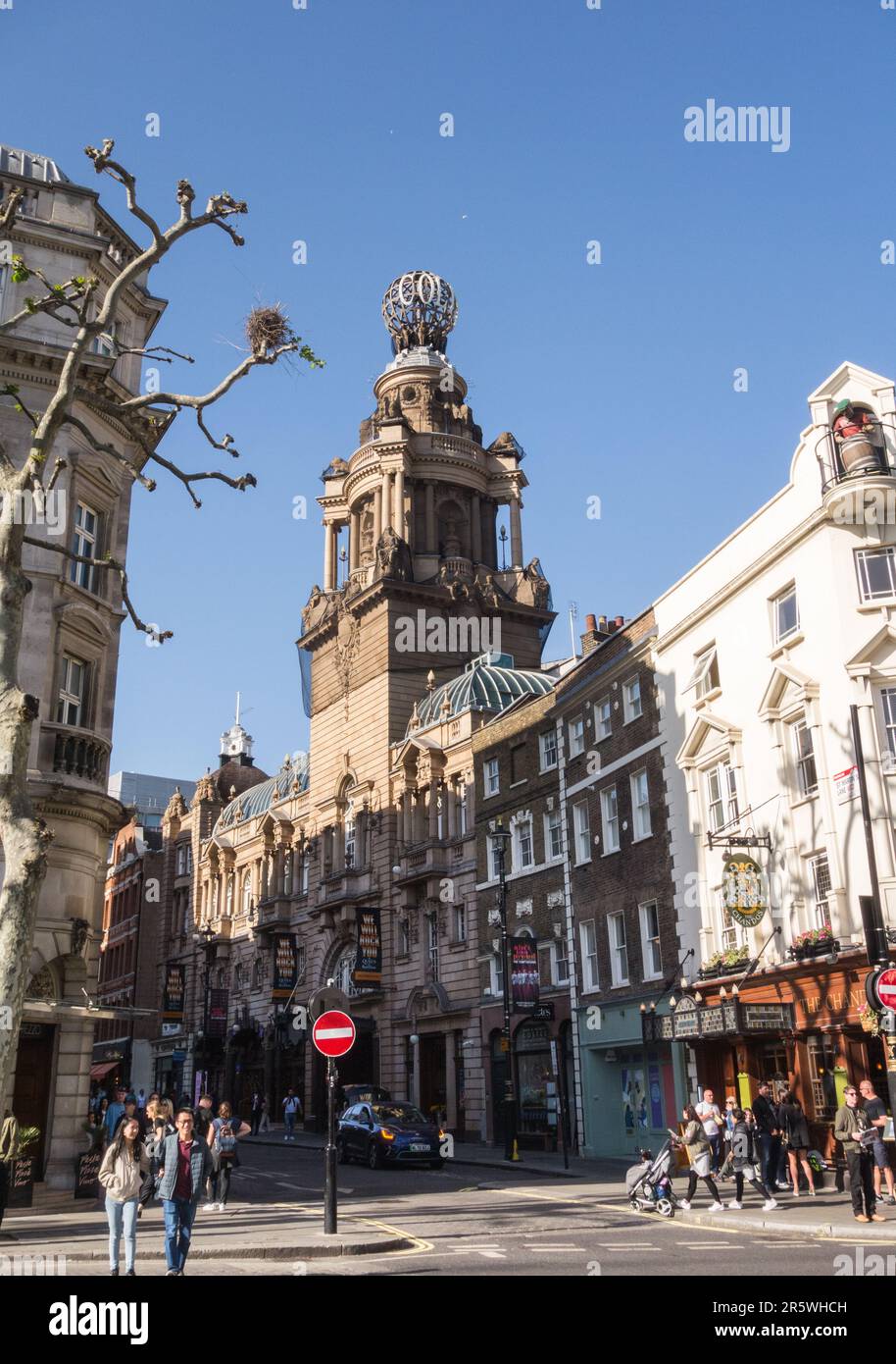 Le London Coliseum Building, St Martin's Lane, Londres, WC2N, Angleterre, ROYAUME-UNI Banque D'Images