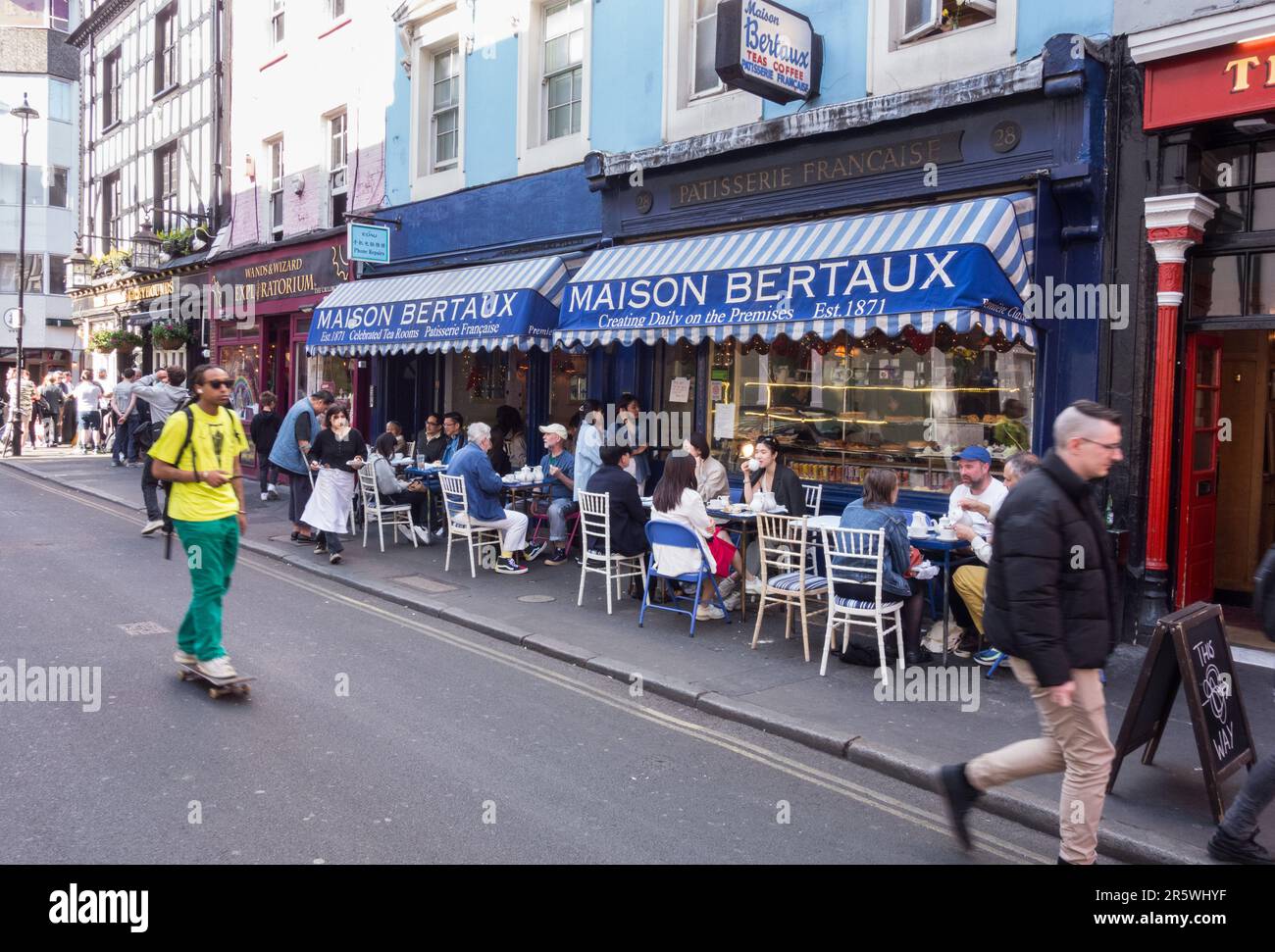 Michele Wade Maison Bertaux pâtisserie française et salons de thé sur Greek Street, Soho, Londres, W1, Angleterre, ROYAUME-UNI Banque D'Images