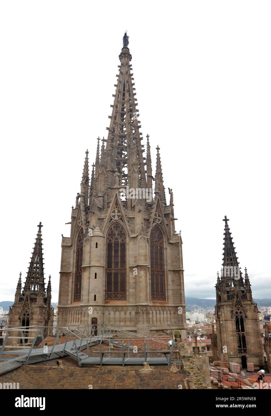 Barcelone, Spain - août 2014 20th : un clocher de la basilique de la cathédrale métropolitaine de Barcelone. Il y a des vitraux à l'intérieur. Banque D'Images