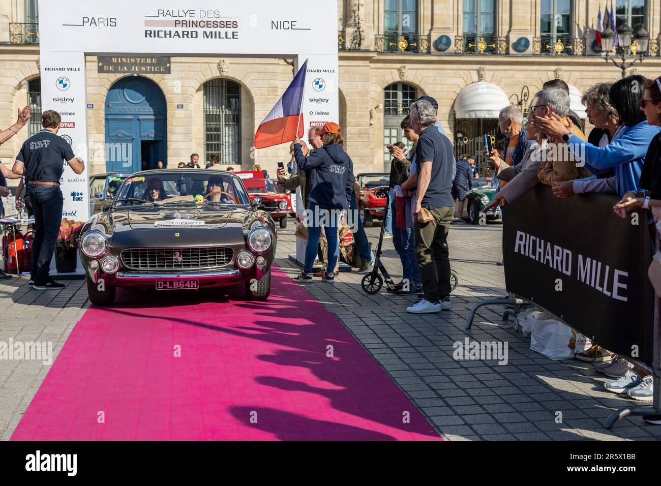 02 Amanda MILLE, Mila BEY, Ferrari 250 GT Lusso 1964, pendant le Rallye des Princesses Richard mille de 3 juin à 8, 2023 entre Paris et Nice, France - photo Marc de Mattia/DPPI crédit: DPPI Media/Alamy Live News Banque D'Images