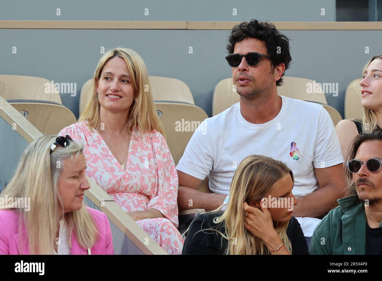 Paris, France. 05th juin 2023. Marie Gillain, Christophe Degli Esposti dans les stands lors de l'Open de France Roland Garros 2023 sur 05 juin 2023 à Paris, France. Photo de Nasser Berzane/ABACAPRESS.COM crédit: Abaca Press/Alay Live News Banque D'Images