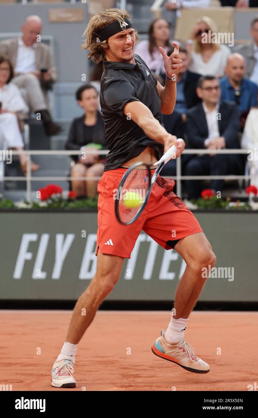 Paris, France. 05th juin 2023. Alexandre Zverev d'Allemagne joue contre Grigor Dimitrov de Bulgarie à l'Open de tennis français Roland Garros à Paris, France, lundi, 5 juin 2023. Zverev a remporté 6-1, 6-4, 6-3 et s'est qualifié pour les quarts de finale. Photo de Maya Vidon-White/UPI crédit: UPI/Alay Live News Banque D'Images