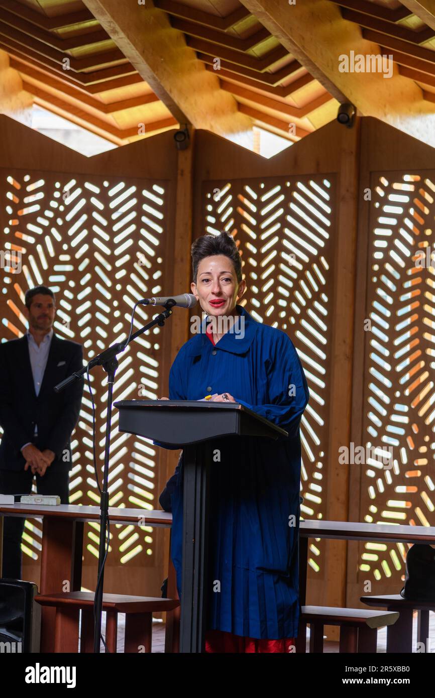 Londres, Royaume-Uni, 05th juin 2023, le pavillon Serpentine 2023 conçu par l'architecte franco-libanais Lina Ghotmeh est dévoilé au public le 9th juin 2023 à Serpentine South. Il s'agit du Pavillon de 22nd et est soutenu par Goldman Sachs pour l'année 9th., Andrew Lalchan Photography/Alamy Live News Banque D'Images