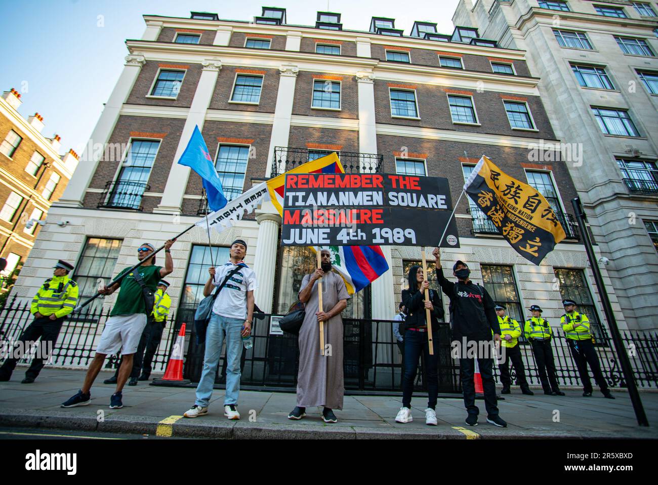 Londres, Royaume-Uni - 4 juin 2023 : manifestation et Vigile organisés pour commémorer le massacre de la place Tienanmen. Banque D'Images