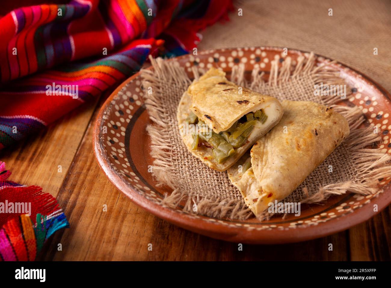 Quesadilla de Comal con queso y Nopales. Quesadilla mexicaine typique