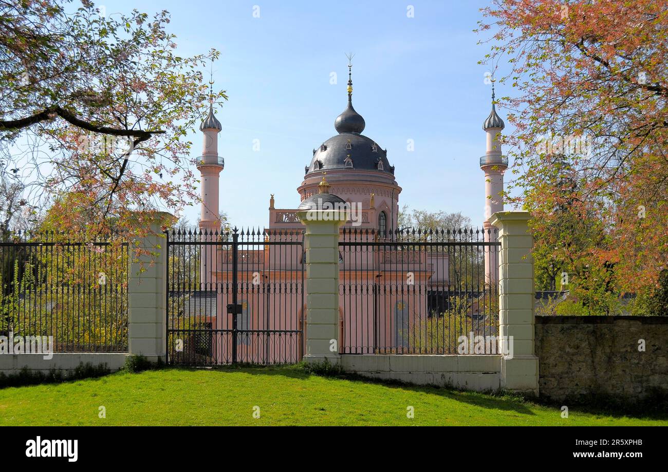 Schwetzingen, au printemps, Mosquée dans le jardin du palais de Schwetzingen, Mosquée rouge, jardin turc Banque D'Images