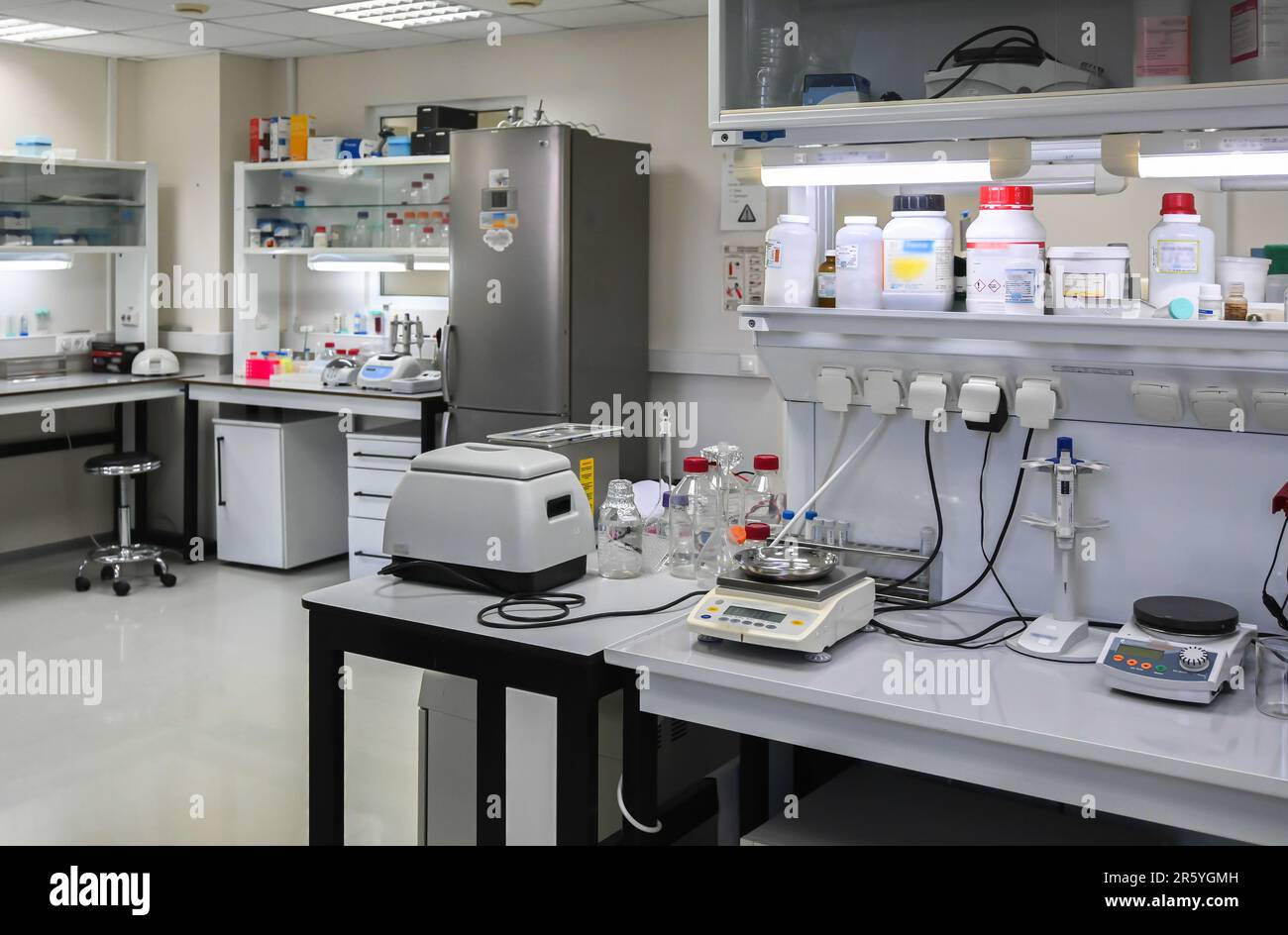 Laboratoire de recherche biologique. L'intérieur d'un laboratoire scientifique moderne. Banque D'Images