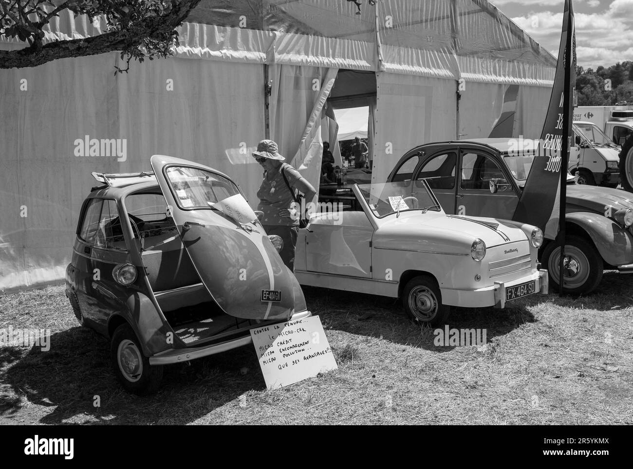 BMW Isetta 250 Bubble car, Rovin D4 et Citroën 2CV, Festival des vieilles mécaniques, Montcléra, Lot Department, France Banque D'Images