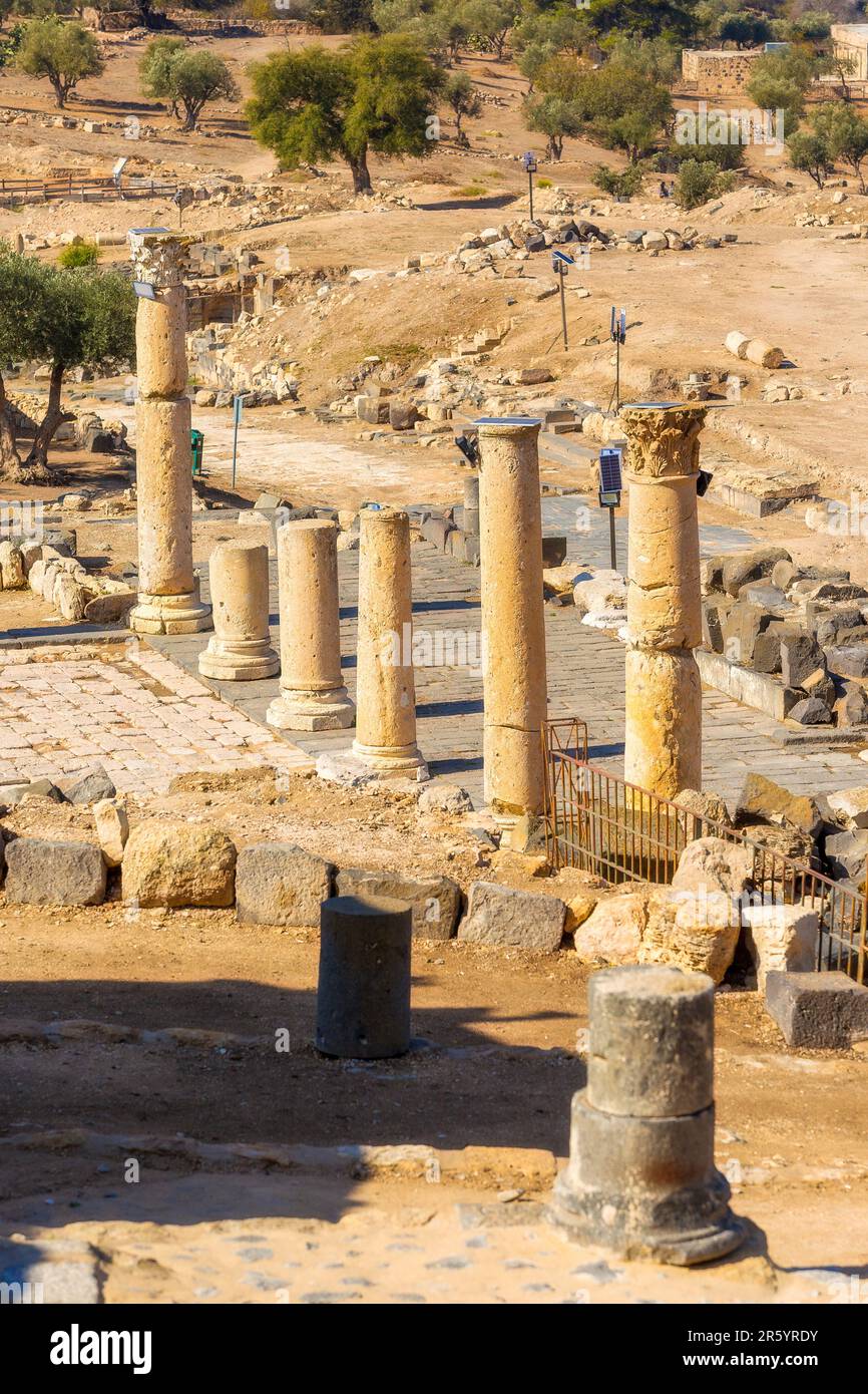 Route romaine d'Umm Qais Gadara dans le nord de la Jordanie. Il est situé dans le nord-ouest du pays Banque D'Images