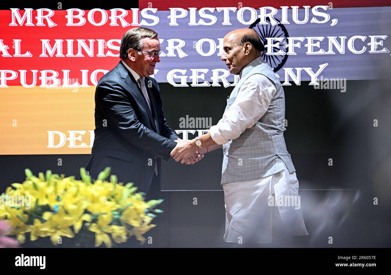 Neu Delhi, Inde. 06th juin 2023. Boris Pistorius (l, SPD), ministre fédéral de la Défense, reçu par son homologue indien Rajnath Singh. Entre autres choses, le ministre veut discuter de la coopération future en matière de politique militaire avec des représentants de l'Inde, une puissance nucléaire. Credit: Britta Pedersen/dpa/Alay Live News Banque D'Images