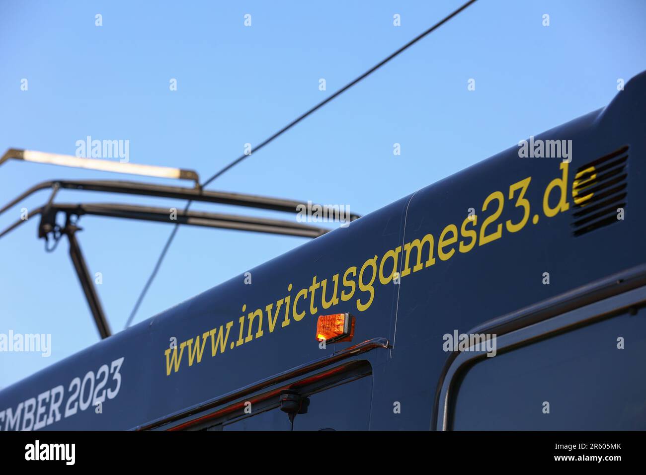 Düsseldorf, Allemagne, 06.06.2023. Le réseau de transport de Düsseldorf Rheinbahn présente un tramway de marque Invictus Games 2023. Les jeux ont lieu dans la ville en septembre 2023. Credit: News NRW / Alamy Live News Banque D'Images