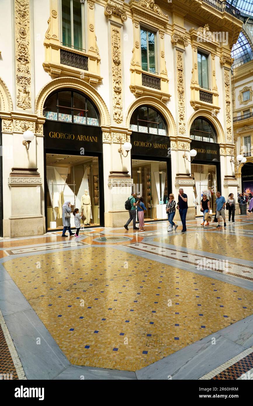 Les gens à la galerie marchande Galleria Vittorio Emmanuelle II, Milano, Lombardie, Italie, Europe Banque D'Images