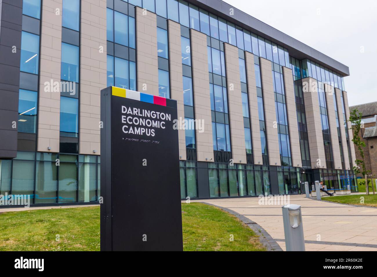 Le Darlington Economic Campus de Darlington, en Angleterre, au Royaume-Uni, intègre désormais du personnel du Trésor dans le cadre du projet de nivellement Banque D'Images