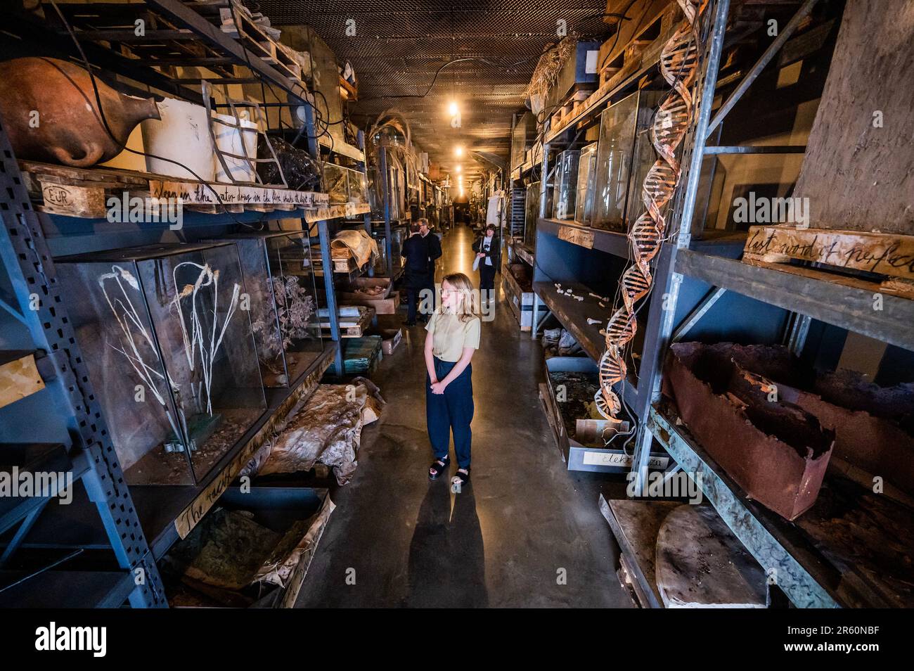 Londres, Royaume-Uni. 6th juin 2023. Anselm Kiefer - les Finnegans se réveillent au White Cube Bermondsey. C'est le point culminant d'une trilogie d'expositions que Kiefer a faite pour la galerie. De nouveaux tableaux, sculptures et installations transforment les galeries en un témoignage de la fascination de longue date de l'artiste pour le chef-d'œuvre littéraire de James Joyce, Finnegans Wake (1939). Crédit : Guy Bell/Alay Live News Banque D'Images