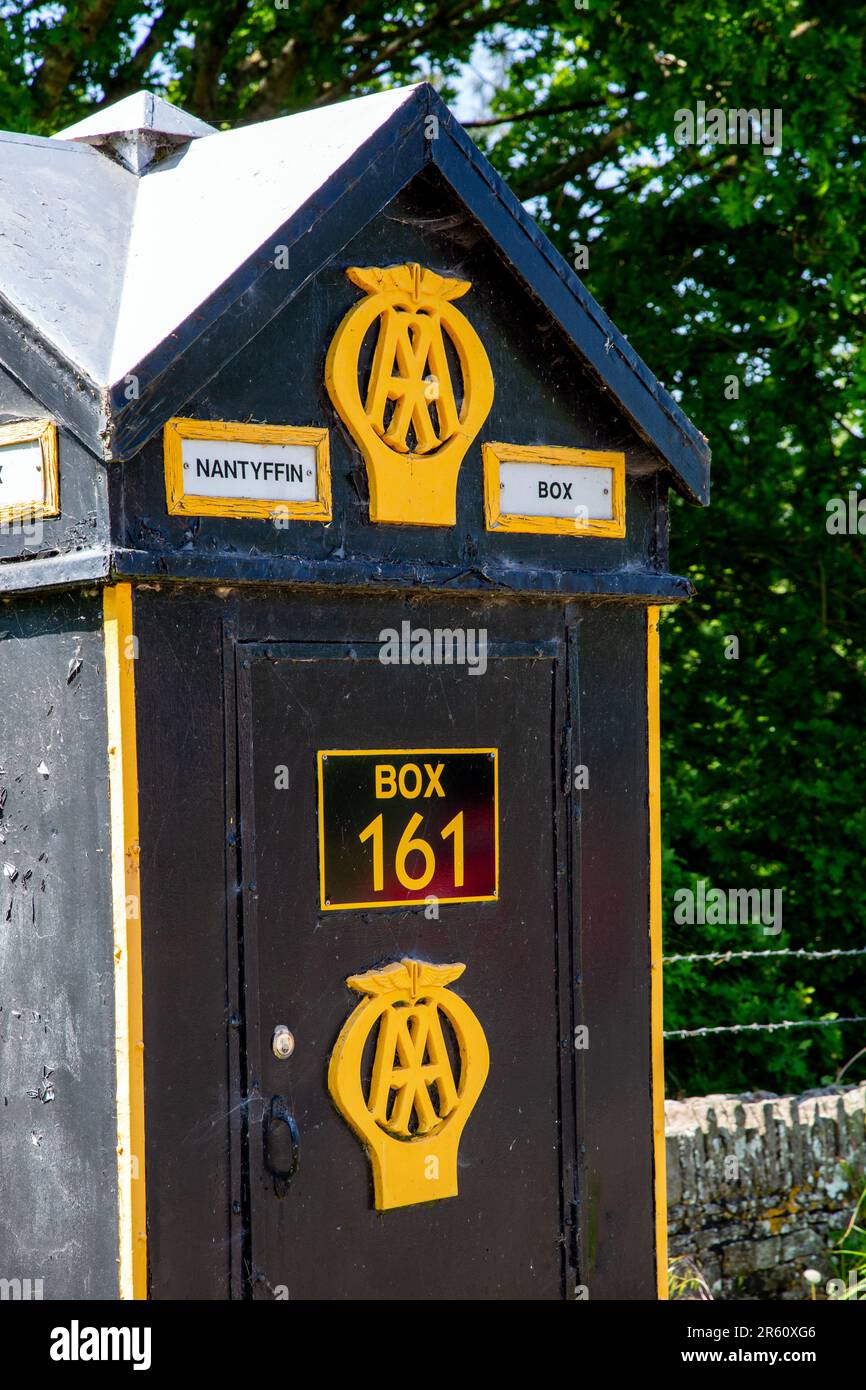 Kiosque à boîte de patrouille AA n° 161 sur le A40 près de Crickhowell à Powys South Wales un des 19 seulement encore en existence de plus de 1000 érigés entre 1927-1953 Banque D'Images