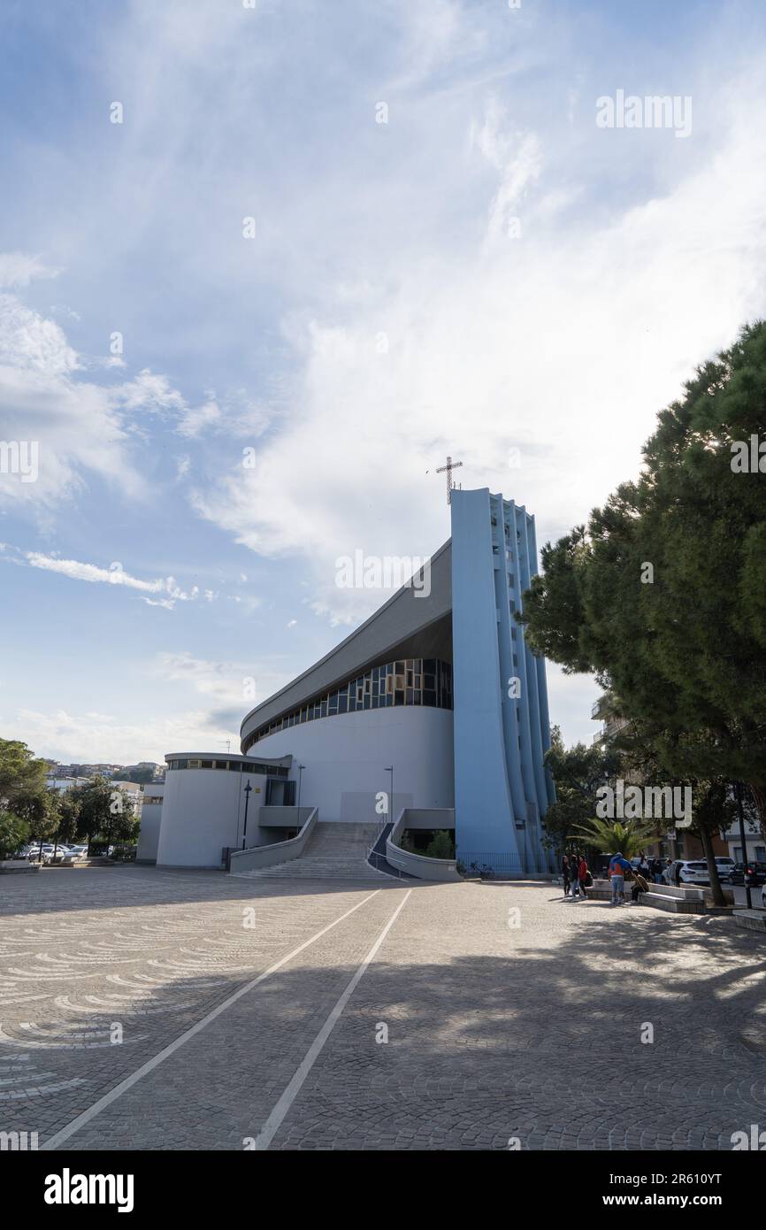 Viale Ercole Vincenzo Orsini Avenue, Chiesa San Pietro Curch, Giulianova, Abruzzo, Italie, Europe Banque D'Images