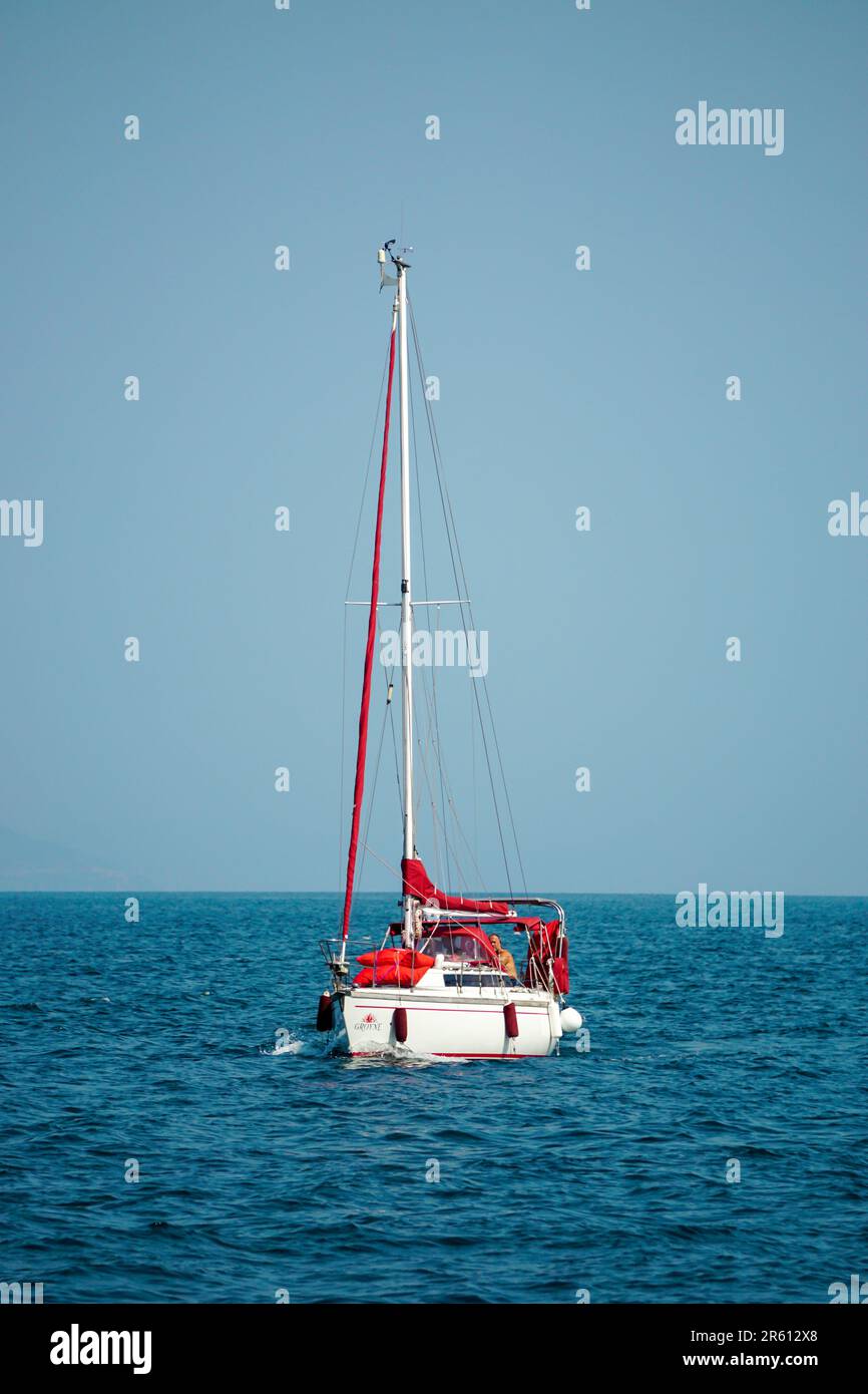 17 septembre 2017 Tirilye Bursa Turquie bateaux de pêche dans la mer par une journée ensoleillée Banque D'Images