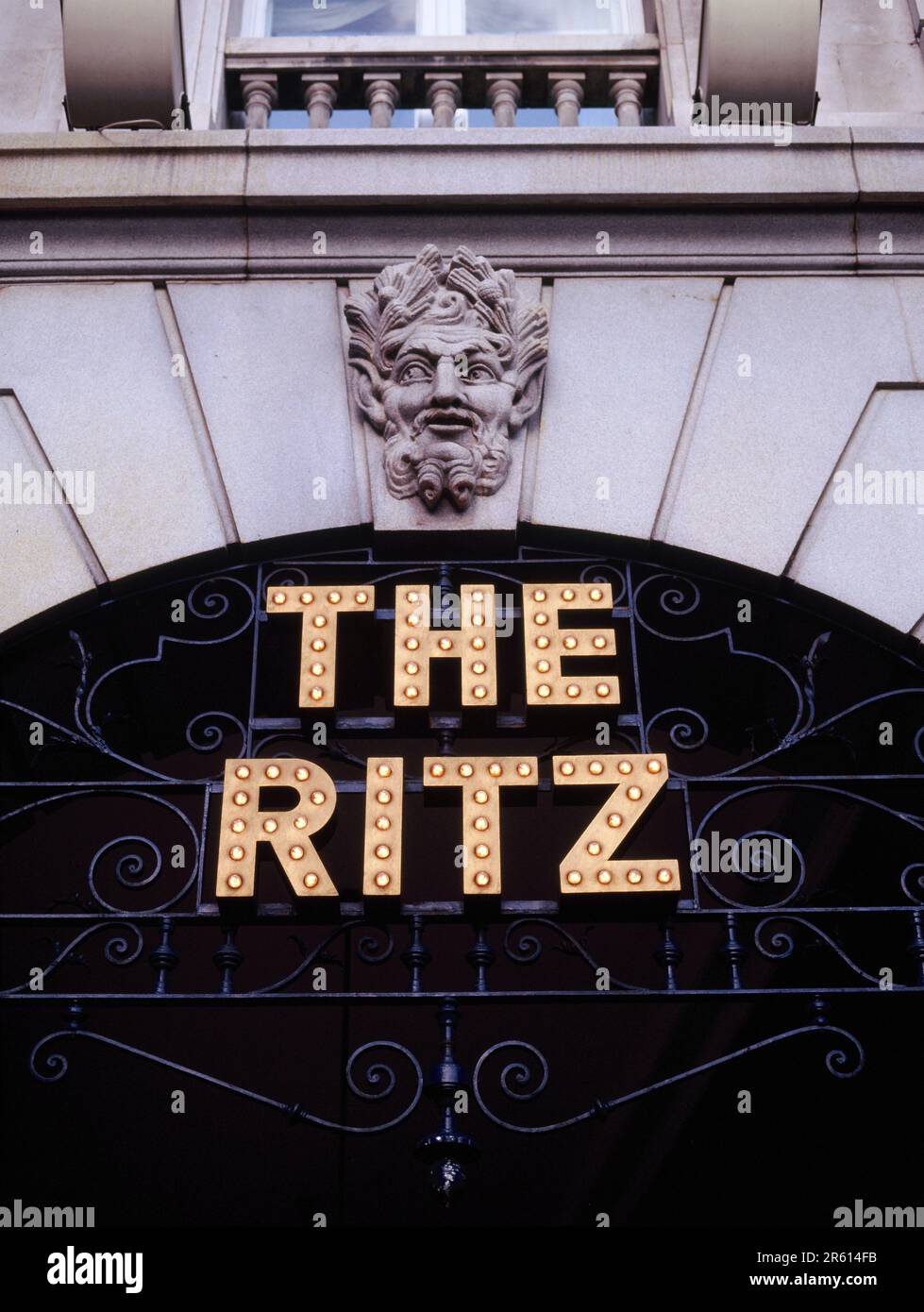 Angleterre. Londres. Le panneau Ritz Hotel à Piccadilly. Banque D'Images