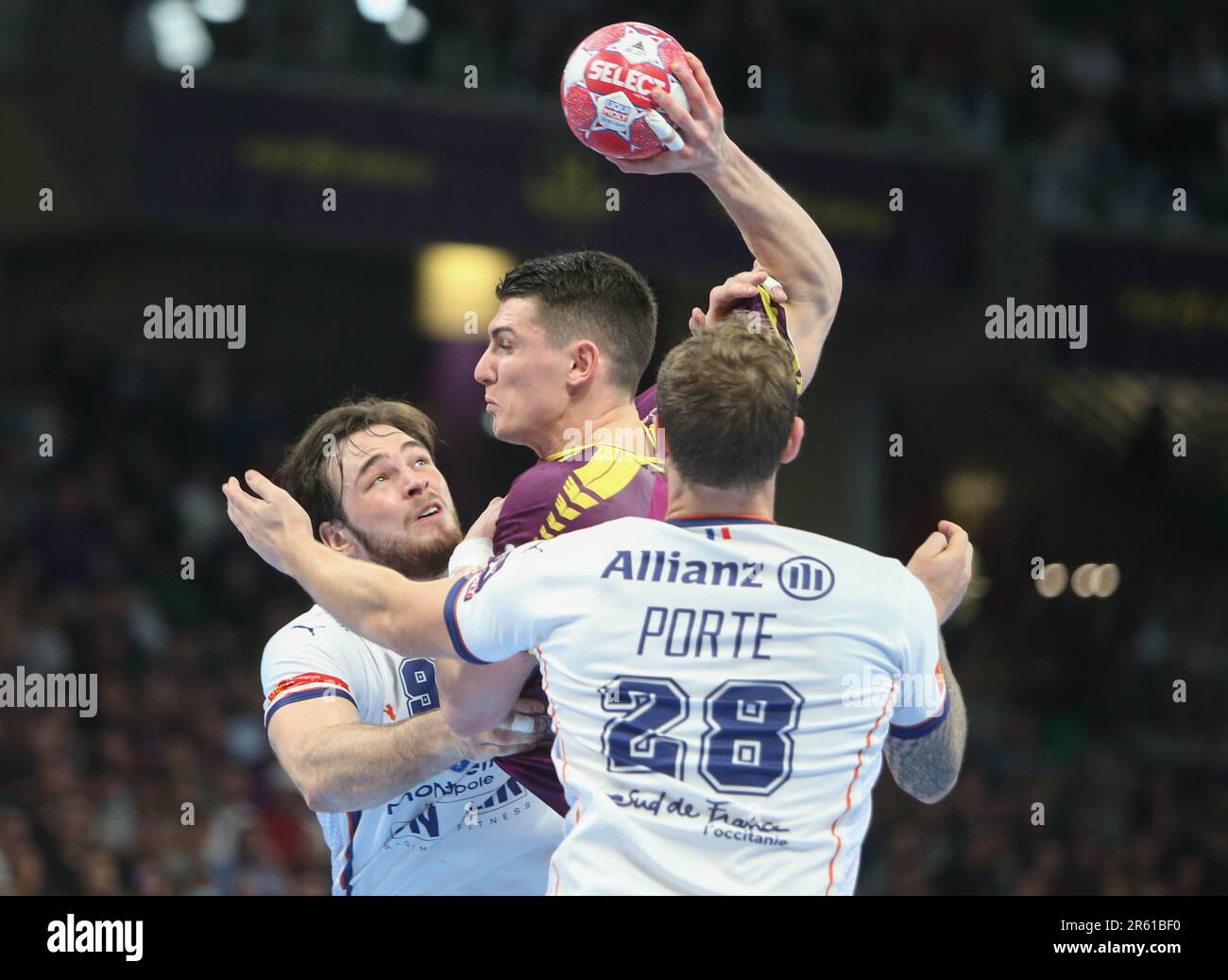 Pendant le championnat français, le match de handball Liqui Molly