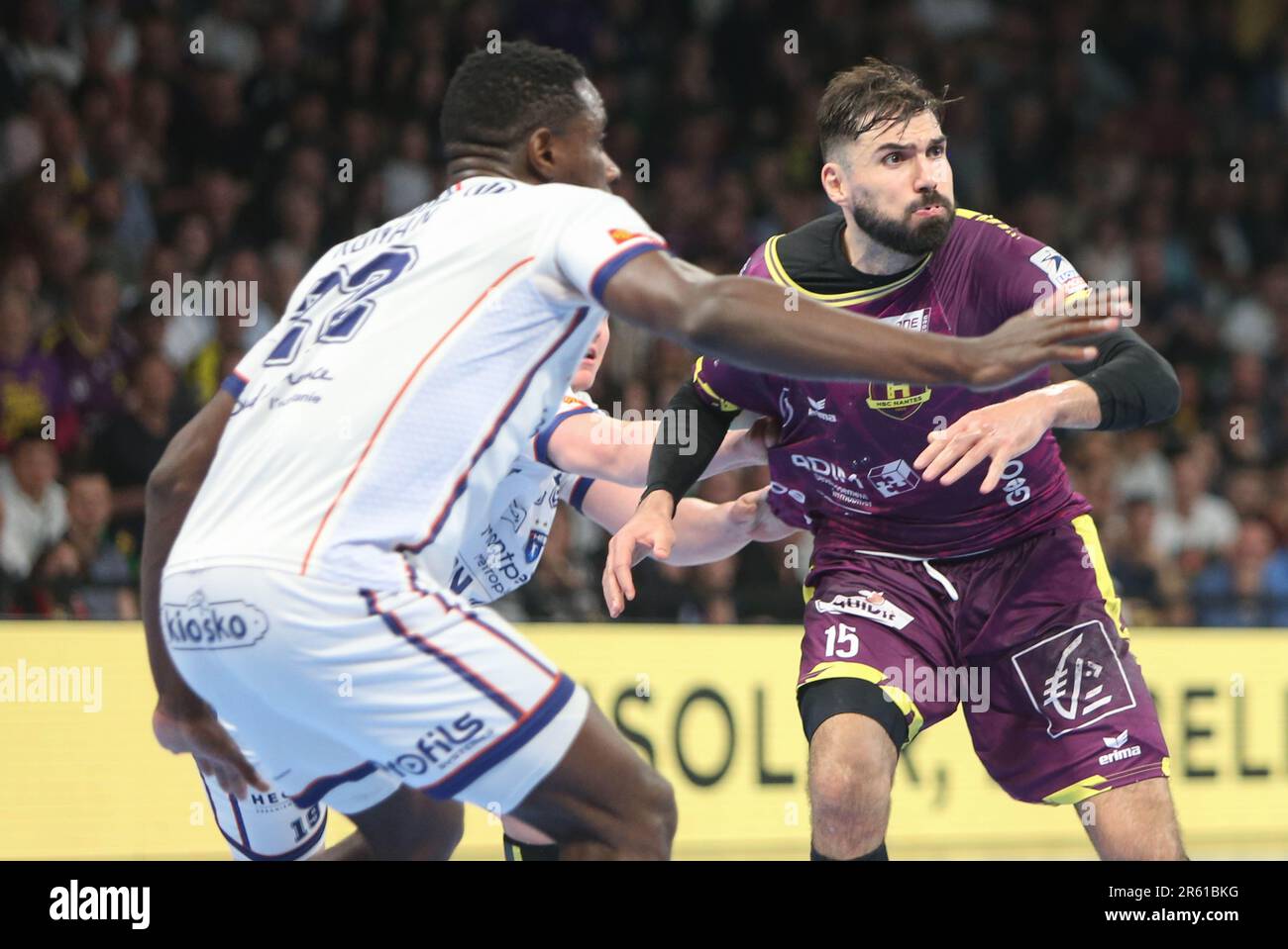 Pendant Le Championnat Français, Le Match De Handball Liqui Molly ...