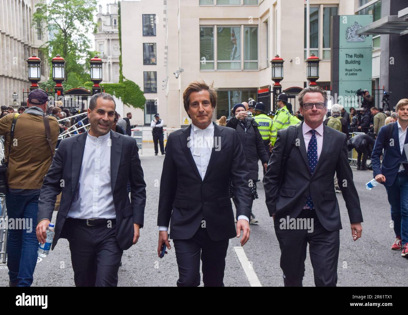 Londres, Royaume-Uni. 06th juin 2023. L'avocat du Prince Harry David Sherborne (au centre) a vu quitter la haute Cour, Rolls Building. Plusieurs personnes de grande envergure, dont le prince Harry, ont intenté une action en justice contre les journaux du groupe Mirror au sujet de la collecte présumée d'informations illégales, y compris le piratage téléphonique. Crédit : SOPA Images Limited/Alamy Live News Banque D'Images