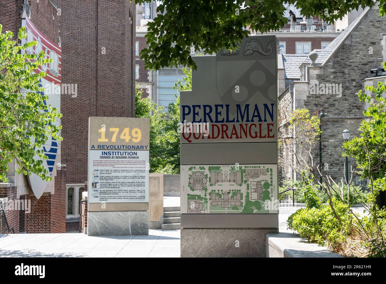 Philadelphie, Pennsylvanie – 5 juin 2023 : panneau et carte de l'Université de Pennsylvanie pour Perelman Quadrangle. Le campus d'UPenn se trouve à University City, dans Banque D'Images