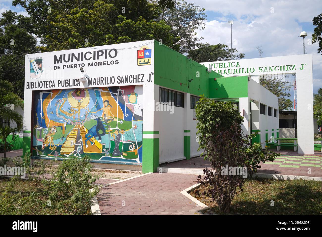 Bâtiment de la bibliothèque publique dans le quartier de la Colonia de Puerto Morelos Mexique Banque D'Images