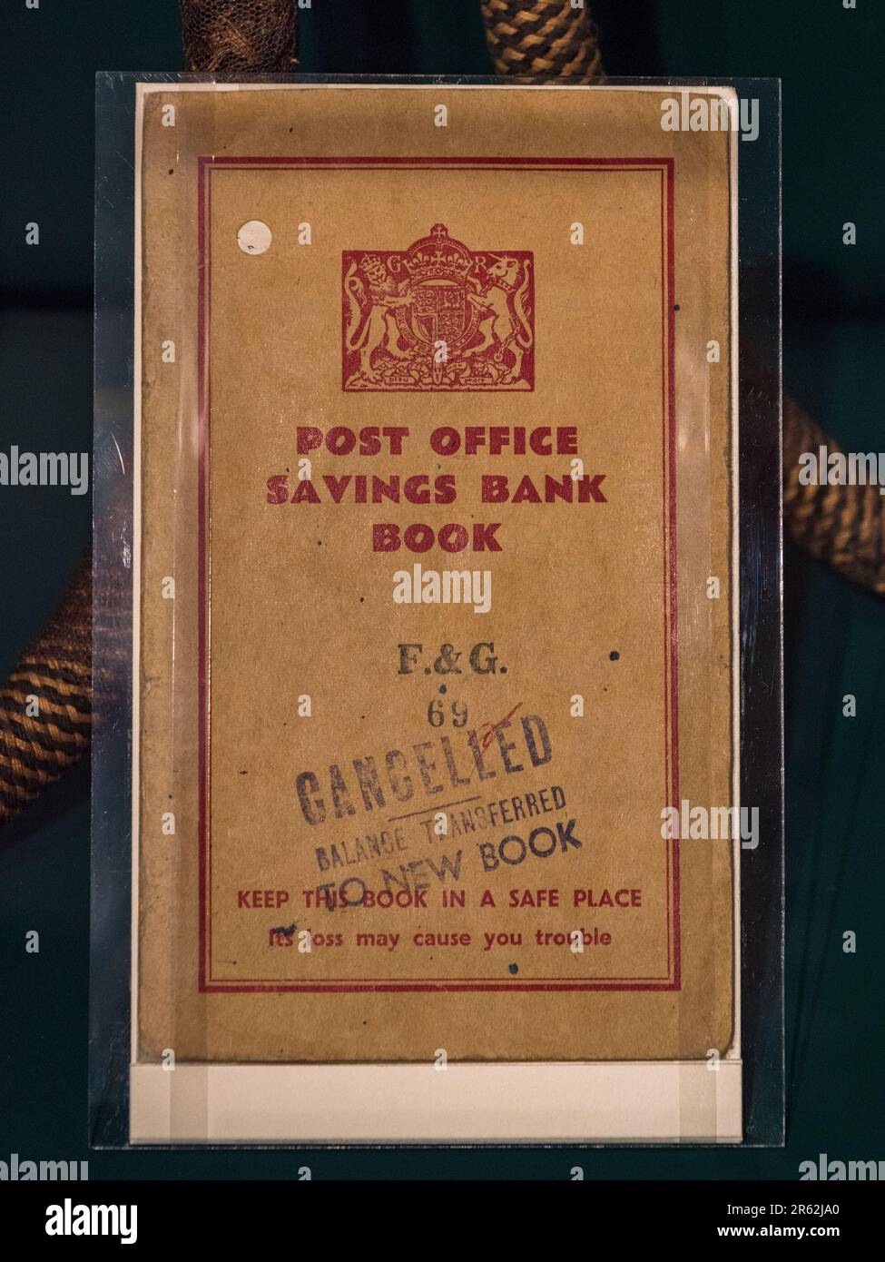 Un livre de banque d'épargne de bureau de poste (1947-1970) exposé au Musée postal de Londres, Royaume-Uni. Banque D'Images