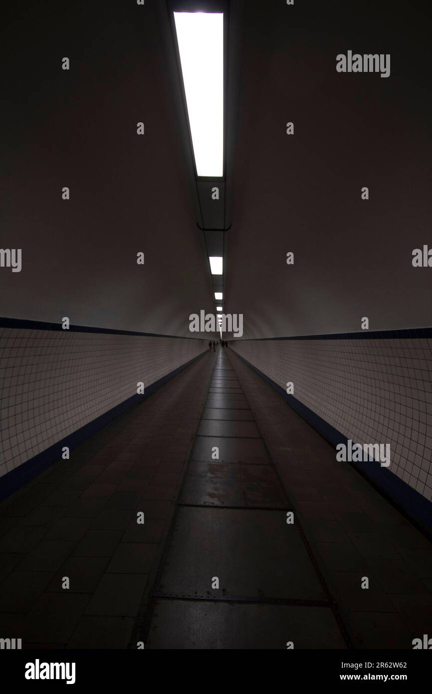 St. Anna's tunnel, un tunnel piéton et cycliste sous la rivière Escaut, reliant le centre-ville à la rive ouest, Anvers Belgique Banque D'Images