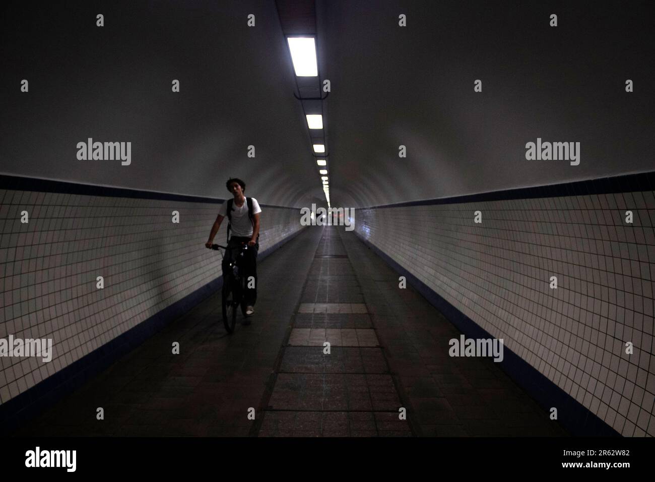 St. Anna's tunnel, un tunnel piéton et cycliste sous la rivière Escaut, reliant le centre-ville à la rive ouest, Anvers Belgique Banque D'Images