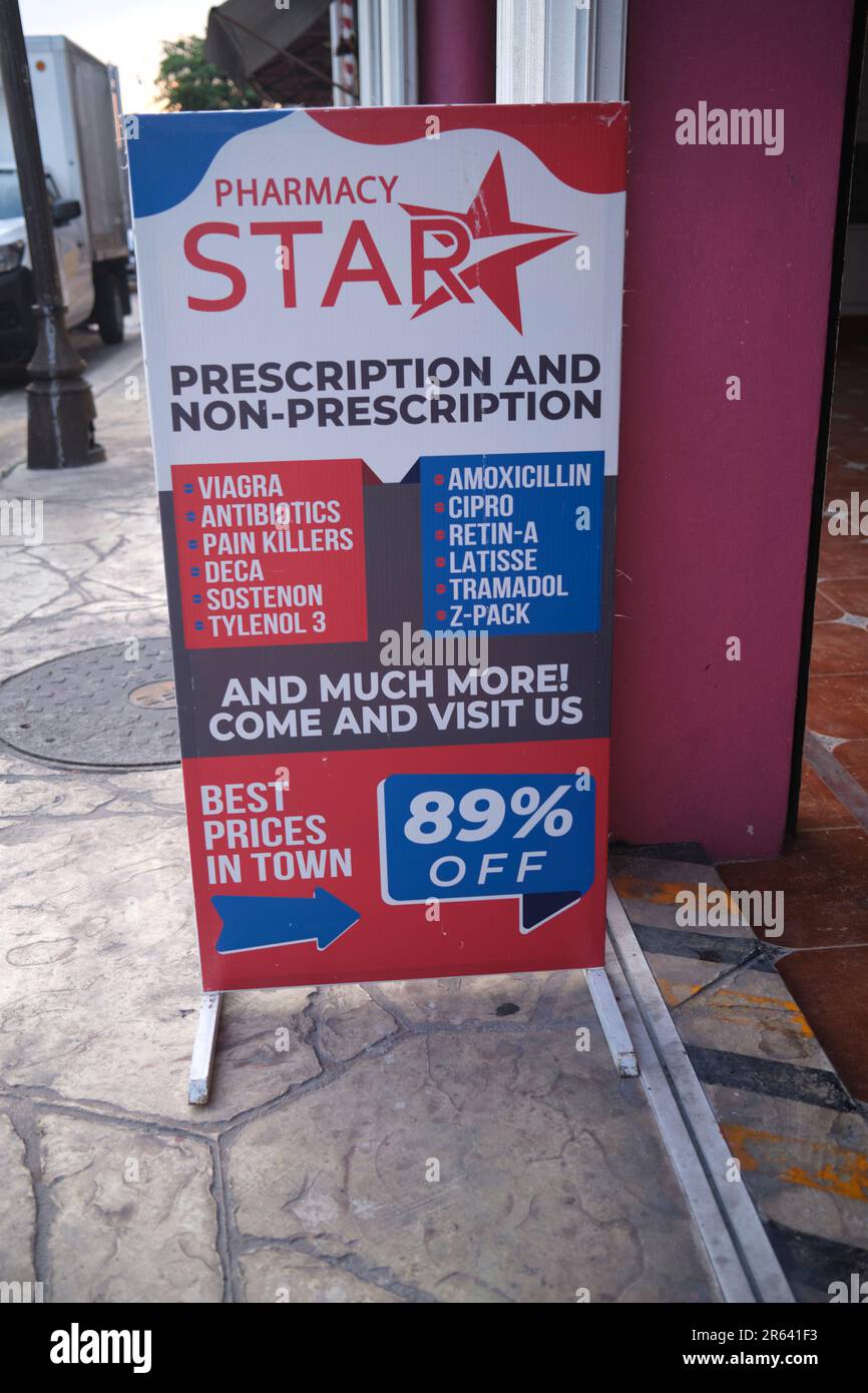 Médicaments d'ordonnance en vente à la pharmacie à Puerto Morales Yucatan Mexique Banque D'Images