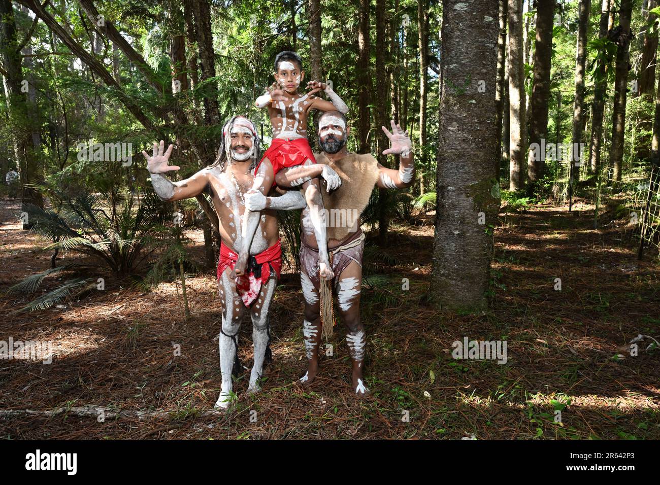 Brisbane, Australie. 07th juin 2023. Les gens de Butchulla Conway Burns, Ruben Mason et Bruce Waia, qui sont les propriétaires traditionnels de K'gari, sont vus lors de la cérémonie officielle pour le changement de nom de l'île Fraser à K'gari, on K'gari, mercredi, 7 juin 2023. K'gari a été officiellement réintégré comme nom de l'île du Queensland, officiellement connue sous le nom de Fraser Island. (AAP image/Darren England) PAS D'ARCHIVAGE crédit: Australian Associated Press/Alay Live News Banque D'Images