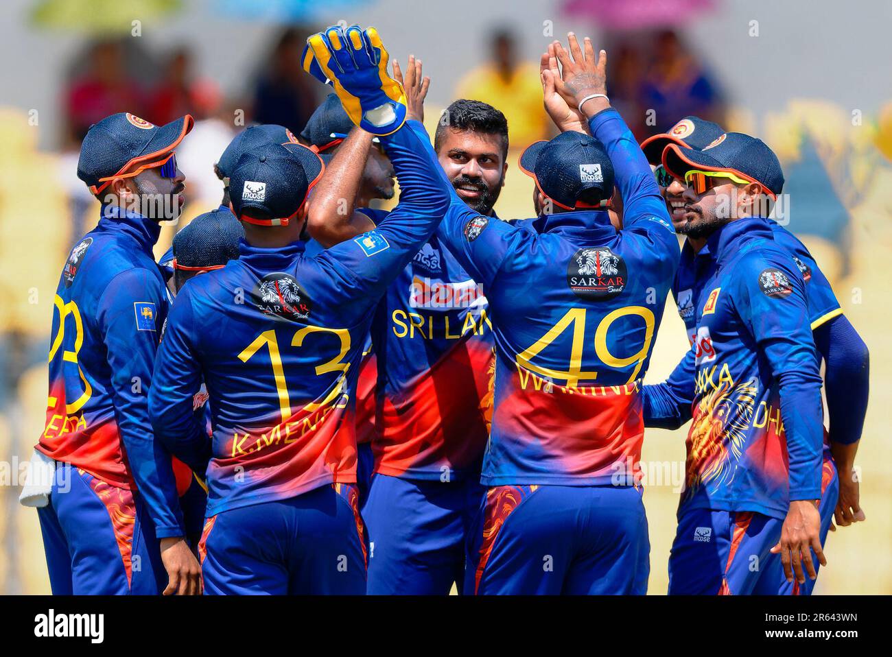 Hambantota, Sri Lanka. 07th juin 2023. Le Lahiru Kumara du Sri Lanka célèbre avec ses coéquipiers après avoir pris le cricket d'Ibrahim Zadran en Afghanistan lors du match de cricket de l'ODI 3rd entre le Sri Lanka et l'Afghanistan au stade de cricket international Mahinda Rajapaksa à Hambantota le 07th juin 2023. Viraj Kothalwala/Alamy Live News Banque D'Images