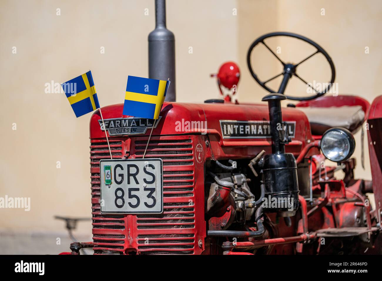 Tracteur Farmall McCormick DGD/4 de 1954 lors d'un salon de véhicules classiques lors de la célébration de la fête nationale à Norrköping, Suède. Banque D'Images