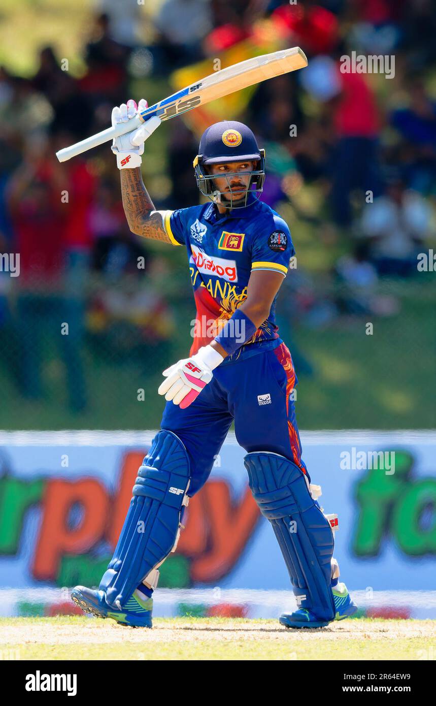 Hambantota, Sri Lanka. 07th juin 2023. Le Pathum Nissanka du Sri Lanka célèbre après avoir marqué un demi-siècle (50 courses) lors du match de cricket de l'ODI 3rd entre le Sri Lanka et l'Afghanistan au stade de cricket international Mahinda Rajapaksa à Hambantota le 07th juin 2023. Viraj Kothalwala/Alamy Live News Banque D'Images