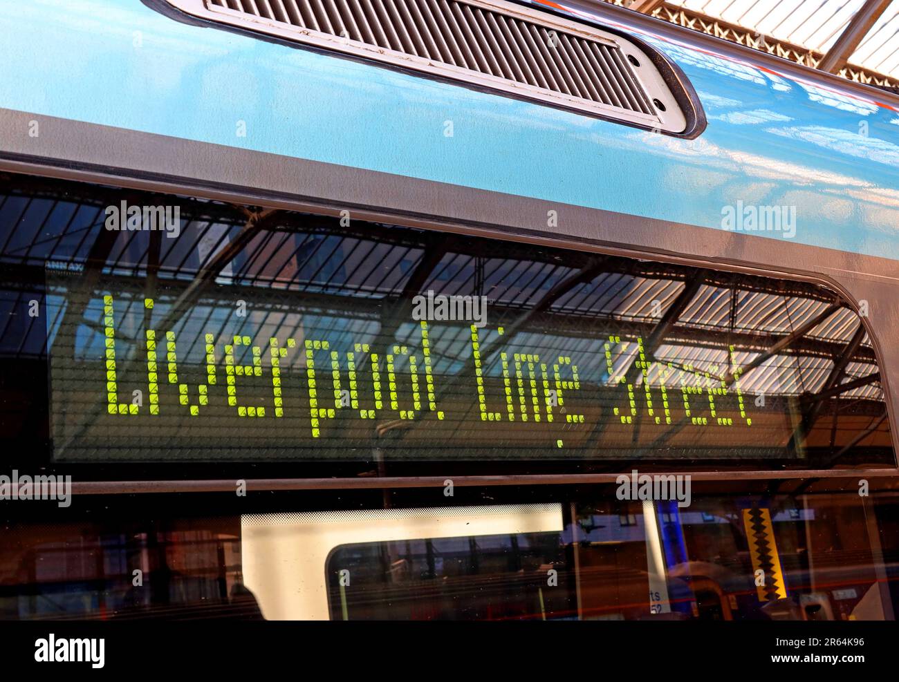 Train en direction de Liverpool Lime Street Banque D'Images