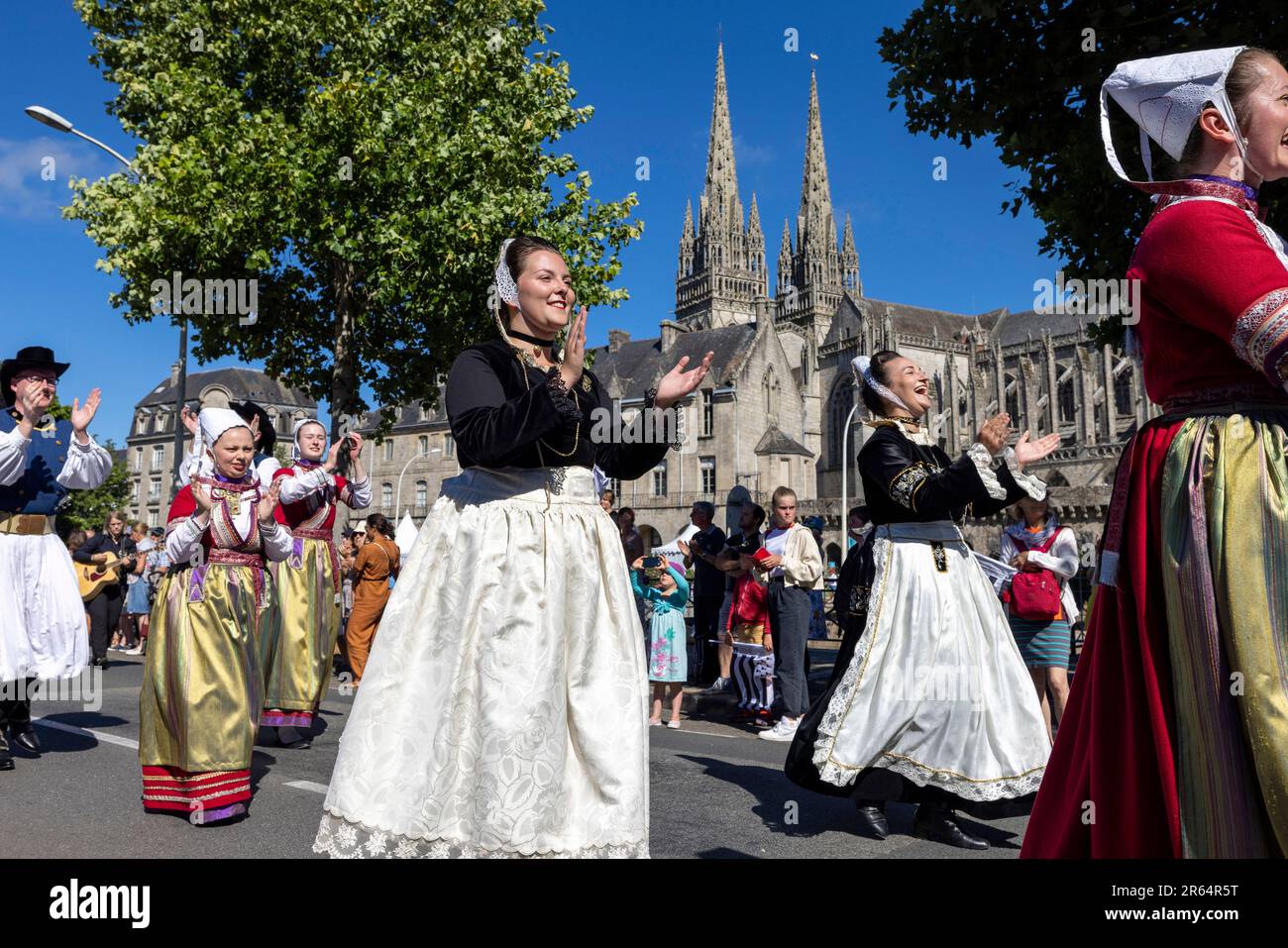 Quimper (Bretagne, Nord-Ouest de la France) : Festival de Cornouaille (Festival de Cornouailles) sur 24 juillet 2022. Danseurs du cercle celtique de Quimper “moi Banque D'Images