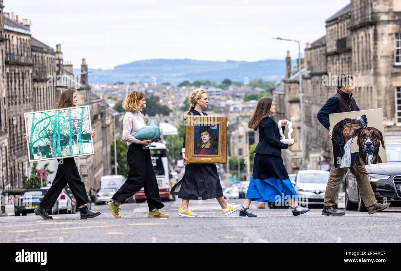 Edinburgh, Royaume-Uni. 07 juin 2023 photo : de gauche à droite : Megan Burns (Open Eye), Lucy Caster (Powderhall Bronze Editions), Emily Walsh (Fine Art Society), Kirsty Somerling (The Scottish Gallery) et James Harvey (Harvey et Woodd). Les galeries se préparent pour le premier mois de l'art du territoire du Nord qui se déroulera dans la nouvelle ville d'Édimbourg en juin. Le mois de l’art NT est une toute nouvelle célébration d’un mois du quartier des arts de la nouvelle ville d’Édimbourg, qui se déroulera sur 14 sites du 8 juin au 30 juin 2023. Crédit : Rich Dyson/Alay Live News Banque D'Images