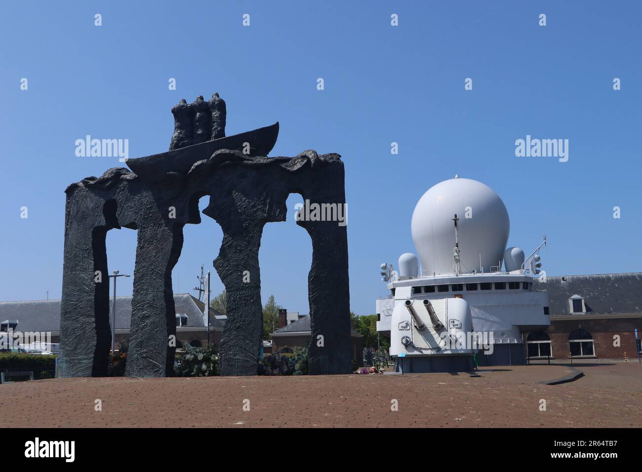 Monument des ombres de la lumière à côté de la section de pont de la marine le Ruyter dans le Musée de la Marine dans la ville hollandaise Den Helder, pays-Bas, 27 mai 2023 Banque D'Images