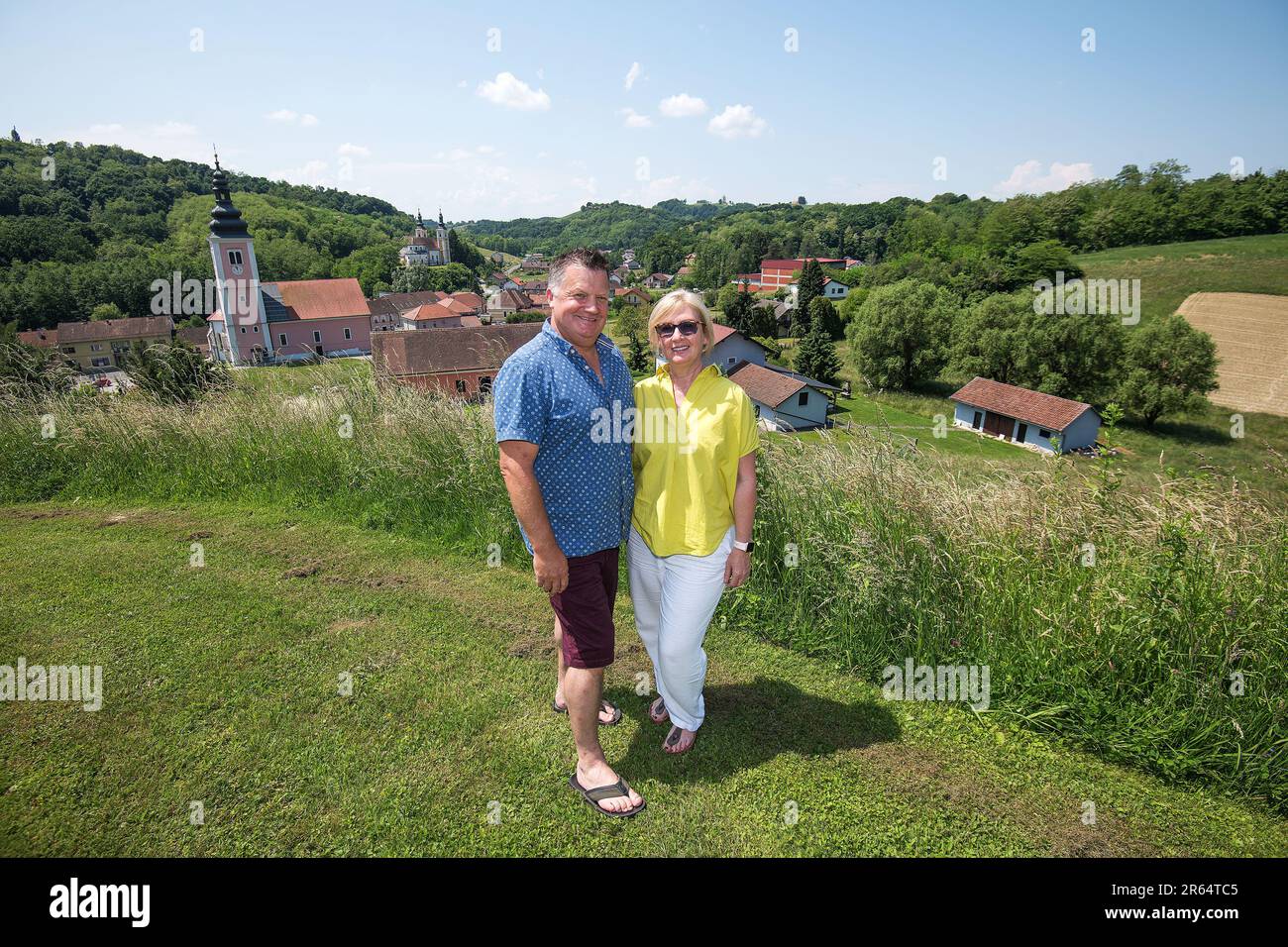 Cakovec, Croatie. 17th mars 2023. Le couple britannique Mark et Gilly ont décidé d'échanger les îles britanniques contre Strigova à Medjimurje, où la vie est moins chère et la paix et le calme également offerts dans la campagne britannique peuvent être appréciés pour beaucoup moins et ils ont commencé une entreprise de glamping (camping de luxe), en Croatie, 2 mai 2023. Mark et Gilly ont vécu à Strigova depuis trois ans maintenant, et l'année dernière ils ont commencé leur entreprise de glamping Medjimurje, qui a très bien fonctionné pour eux en effet. Photo: Vjeran Zganec Rogulja/PIXSELL crédit: Pixsell/Alay Live News Banque D'Images